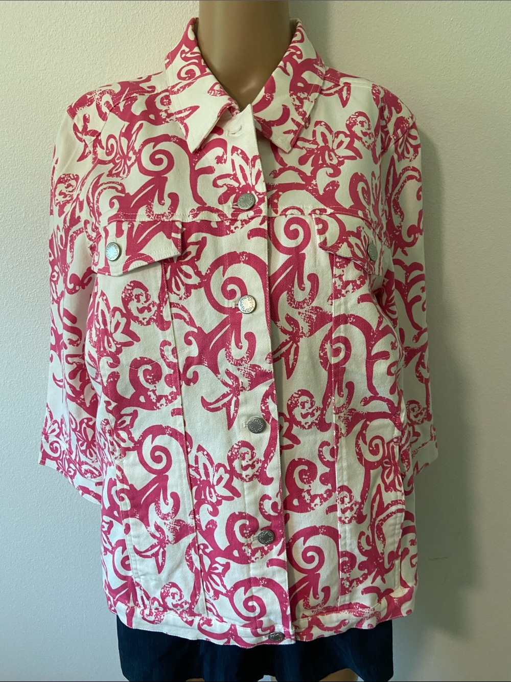 D & Co Women's Pink Scroll-Print Button Down lightweight Jacket Sz M